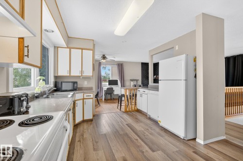 320 1 Avenue, Thorhild, AB - Indoor Photo Showing Kitchen
