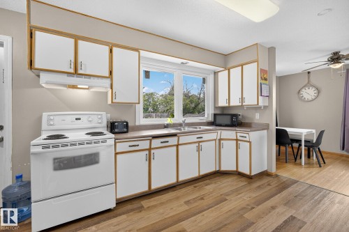 320 1 Avenue, Thorhild, AB - Indoor Photo Showing Kitchen With Double Sink