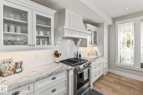 1020 Genesis Lake Boulevard, Stony Plain, AB - Indoor Photo Showing Kitchen With Upgraded Kitchen