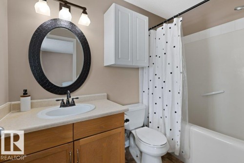 10804 183 Avenue, Edmonton, AB - Indoor Photo Showing Bathroom
