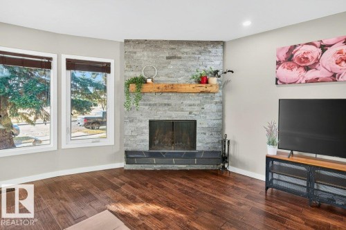 17232 76 Avenue, Edmonton, AB - Indoor Photo Showing Living Room With Fireplace