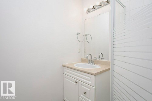 10342 150 Street, Edmonton, AB - Indoor Photo Showing Bathroom