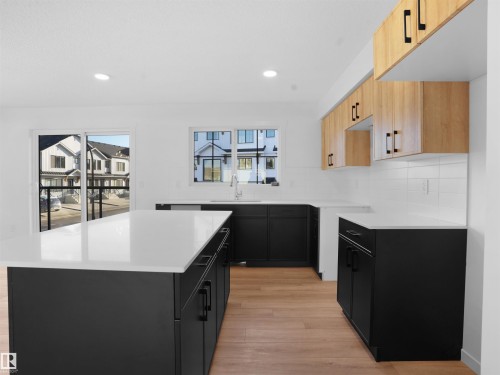 62 525 Secord Boulevard, Edmonton, AB - Indoor Photo Showing Kitchen