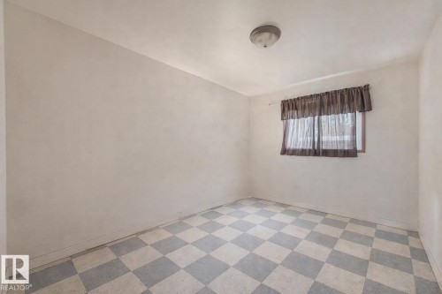 Empty room featuring light flooring and baseboards - 5219 51 Avenue, Wetaskiwin, AB - Indoor Photo Showing Other Room