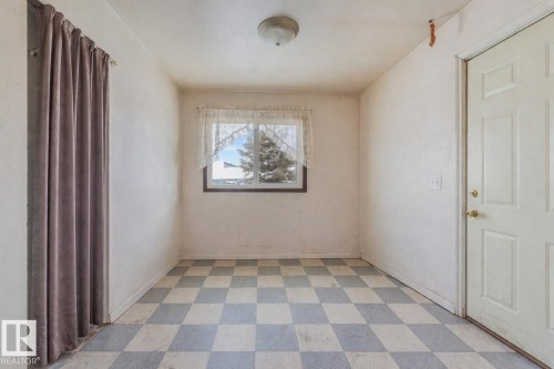 Empty room with light flooring - 5219 51 Avenue, Wetaskiwin, AB - Indoor Photo Showing Other Room