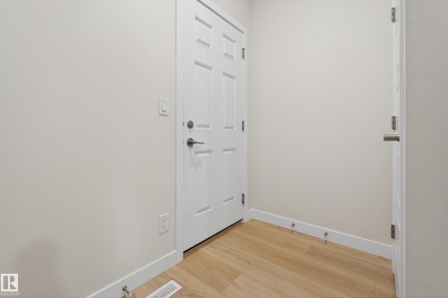 Foyer entrance featuring light wood-style floors and baseboards - 19286 22A Avenue, Edmonton, AB 