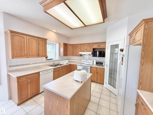 8416 160A Avenue, Edmonton, AB 