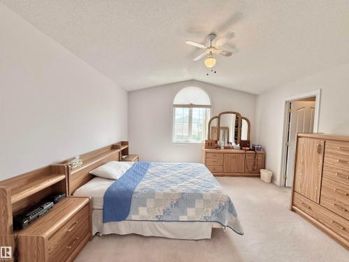 8416 160A Avenue, Edmonton, AB 