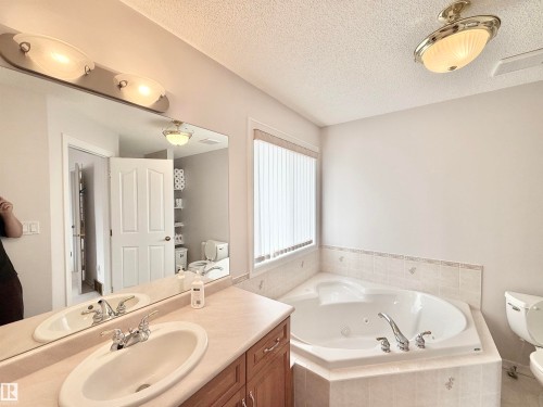 8416 160A Avenue, Edmonton, AB 