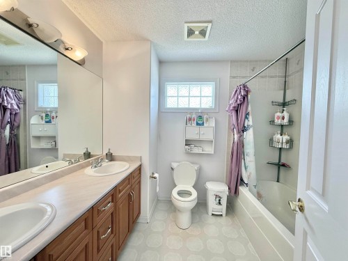 8416 160A Avenue, Edmonton, AB 