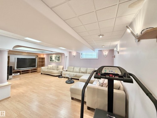 8416 160A Avenue, Edmonton, AB 