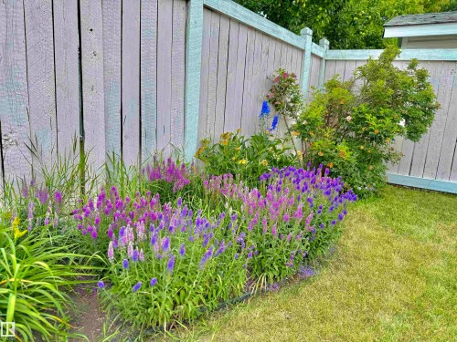 8416 160A Avenue, Edmonton, AB 