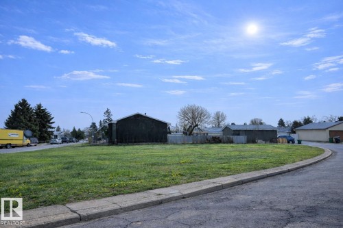 15236 94A Street, Edmonton, AB 