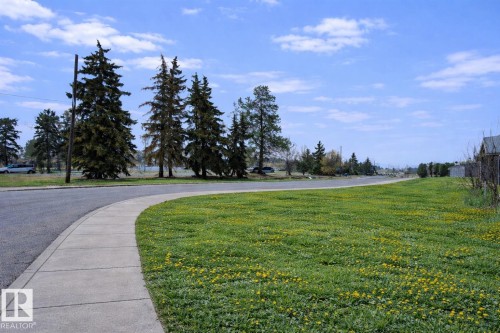 15236 94A Street, Edmonton, AB 