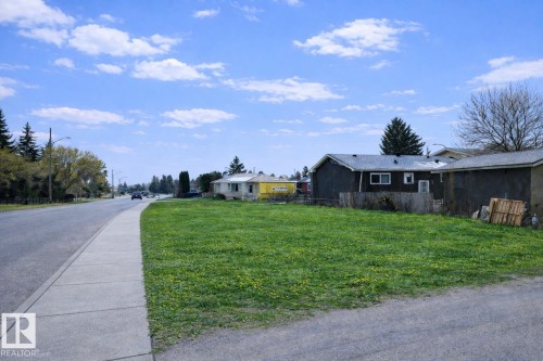 15236 94A Street, Edmonton, AB 