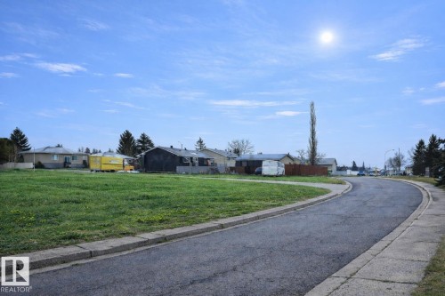 15236 94A Street, Edmonton, AB 