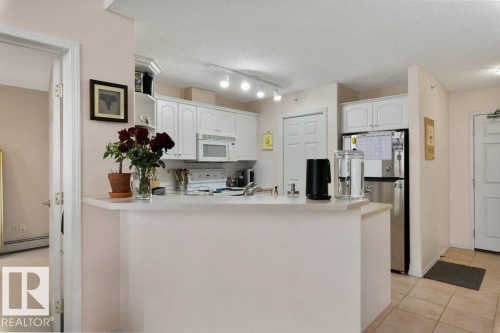 412 9760 174 Street, Edmonton, AB - Indoor Photo Showing Kitchen