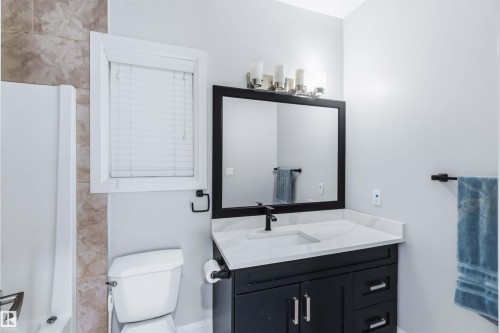 16232 137 Street, Edmonton, AB - Indoor Photo Showing Bathroom