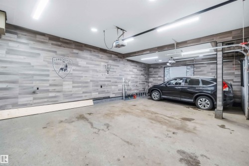 16232 137 Street, Edmonton, AB - Indoor Photo Showing Garage