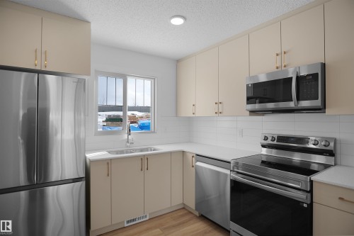 40 531 Merlin Landing Landing, Edmonton, AB - Indoor Photo Showing Kitchen With Upgraded Kitchen