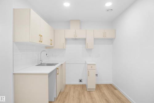 40 531 Merlin Landing Landing, Edmonton, AB - Indoor Photo Showing Kitchen