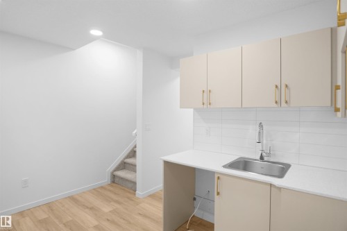 40 531 Merlin Landing Landing, Edmonton, AB - Indoor Photo Showing Kitchen