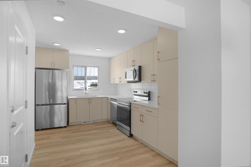 40 531 Merlin Landing Landing, Edmonton, AB - Indoor Photo Showing Kitchen
