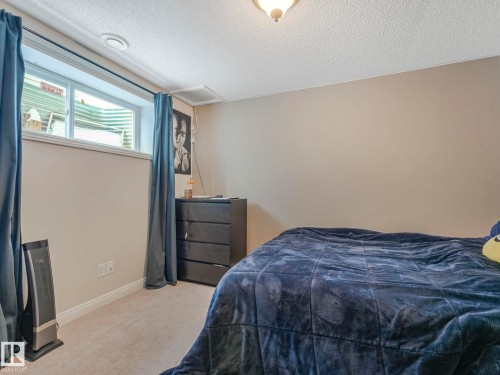 Bedroom with carpet flooring and a textured ceiling - 960 Summerside Link, Edmonton, AB - Indoor Photo Showing Bedroom