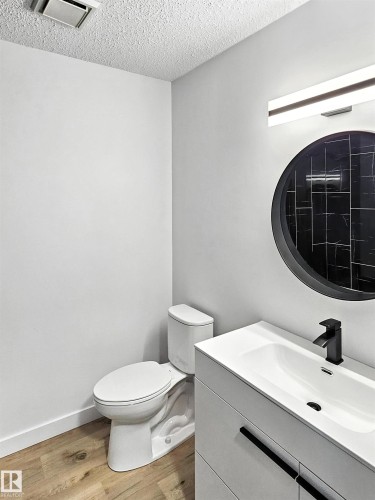 11523 82 Street, Edmonton, AB - Indoor Photo Showing Bathroom