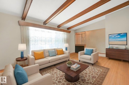 16611 90 Avenue, Edmonton, AB - Indoor Photo Showing Living Room