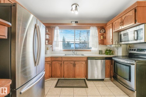 16611 90 Avenue, Edmonton, AB - Indoor Photo Showing Kitchen