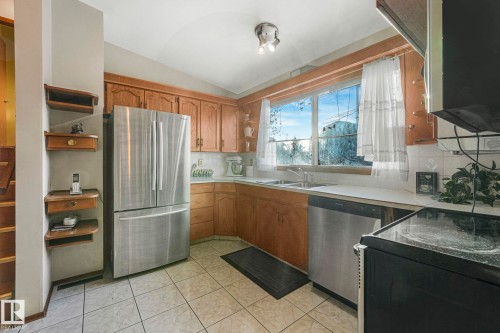 16611 90 Avenue, Edmonton, AB - Indoor Photo Showing Kitchen With Double Sink