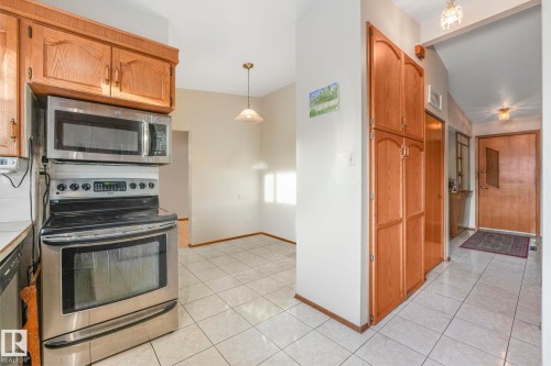 16611 90 Avenue, Edmonton, AB - Indoor Photo Showing Kitchen