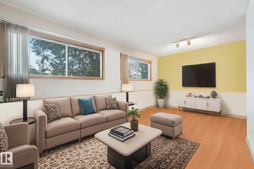 16611 90 Avenue, Edmonton, AB - Indoor Photo Showing Living Room