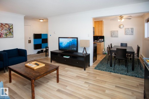 104 9925 83 Avenue, Edmonton, AB - Indoor Photo Showing Living Room
