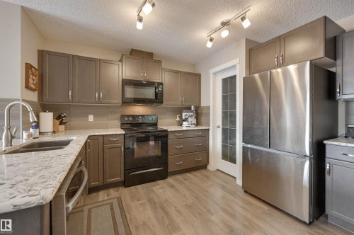 921 Ebbers Crescent, Edmonton, AB - Indoor Photo Showing Kitchen With Double Sink