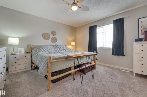 921 Ebbers Crescent, Edmonton, AB - Indoor Photo Showing Bedroom