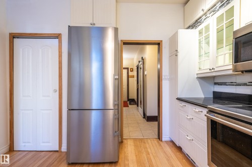 10918 81 Avenue, Edmonton, AB - Indoor Photo Showing Kitchen
