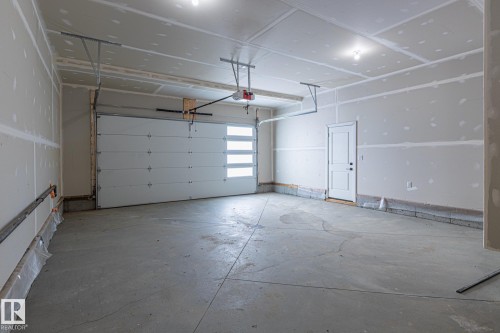 416 Pine Point(E), Leduc, AB - Indoor Photo Showing Garage