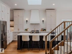 614 HUNTERS Close  Edmonton, AB T6R 2W2