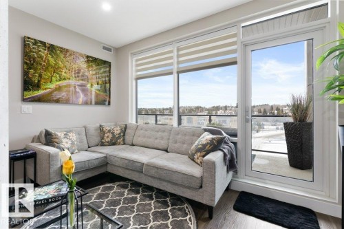 832 200 Bellerose Drive, St. Albert, AB - Indoor Photo Showing Living Room