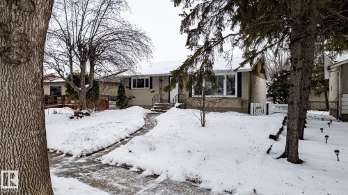 View of front facade with stucco siding - 12231 47 Street, Edmonton, AB - Outdoor With Facade