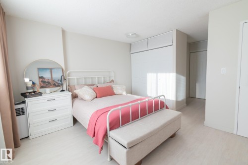 215 13910 Stony Plain Road, Edmonton, AB - Indoor Photo Showing Bedroom