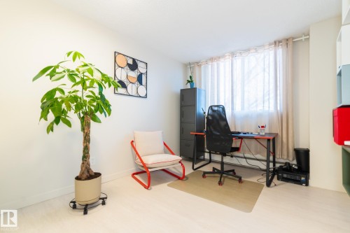 215 13910 Stony Plain Road, Edmonton, AB - Indoor Photo Showing Office