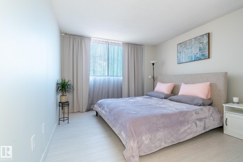 215 13910 Stony Plain Road, Edmonton, AB - Indoor Photo Showing Bedroom