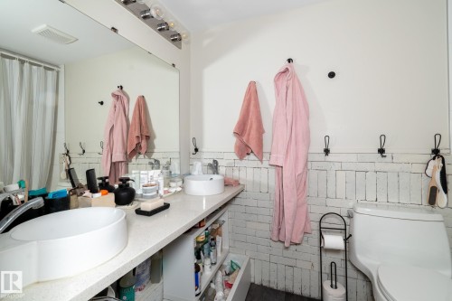 215 13910 Stony Plain Road, Edmonton, AB - Indoor Photo Showing Bathroom