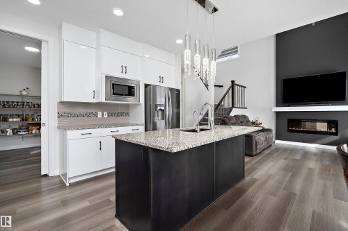 5211 23A Avenue, Edmonton, AB - Indoor Photo Showing Kitchen With Upgraded Kitchen
