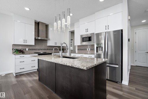 5211 23A Avenue, Edmonton, AB - Indoor Photo Showing Kitchen With Upgraded Kitchen