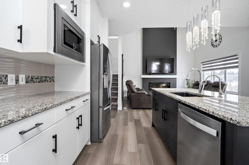 5211 23A Avenue, Edmonton, AB - Indoor Photo Showing Kitchen With Upgraded Kitchen