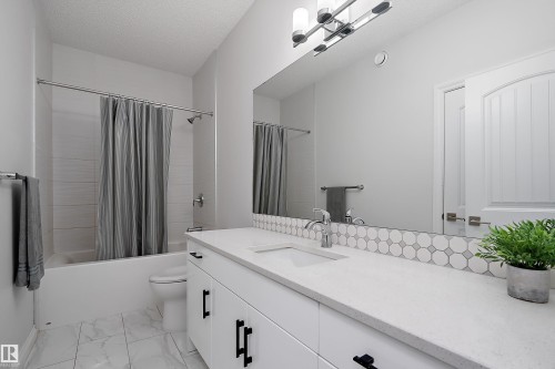 5211 23A Avenue, Edmonton, AB - Indoor Photo Showing Bathroom